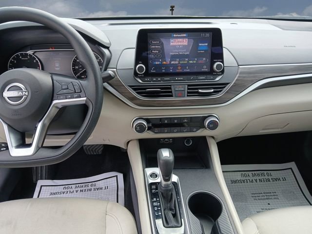 Used 2025 Nissan Altima 2.5 SV FWD image 11
