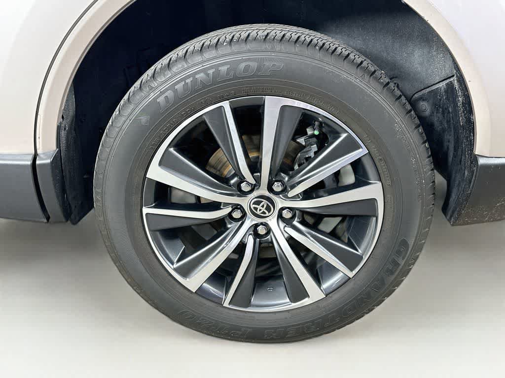 Used 2021 Toyota Venza LE AWD/4WD image 8