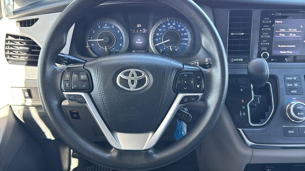 Used 2019 Toyota Sienna LE w/ Carpet Mat Package FWD image 10