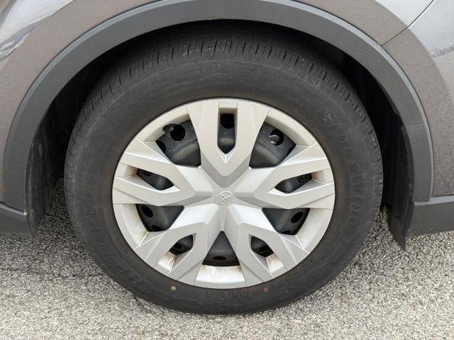 Used 2019 Toyota C-HR LE image 7