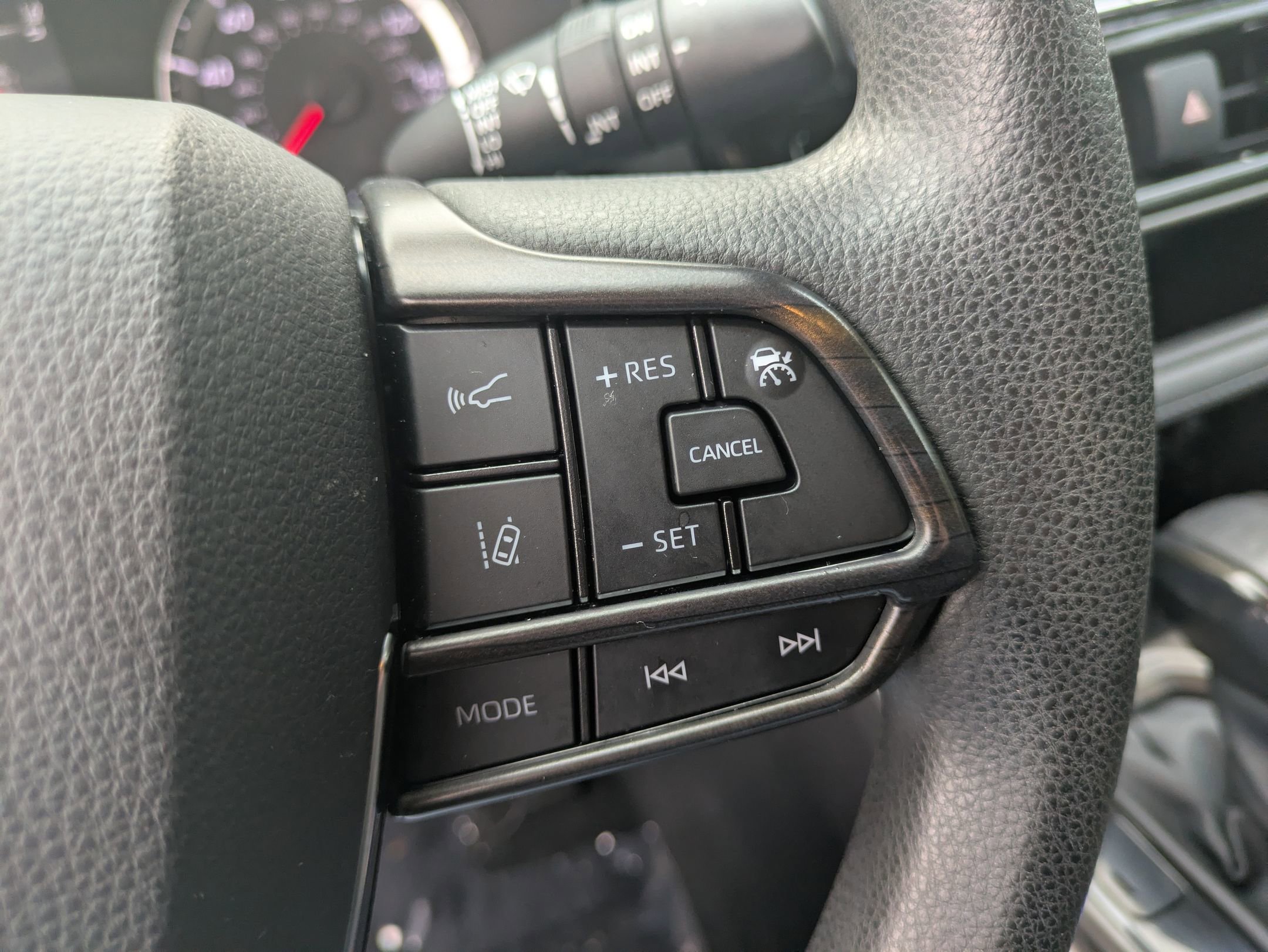 Used 2021 Toyota Highlander L image 17