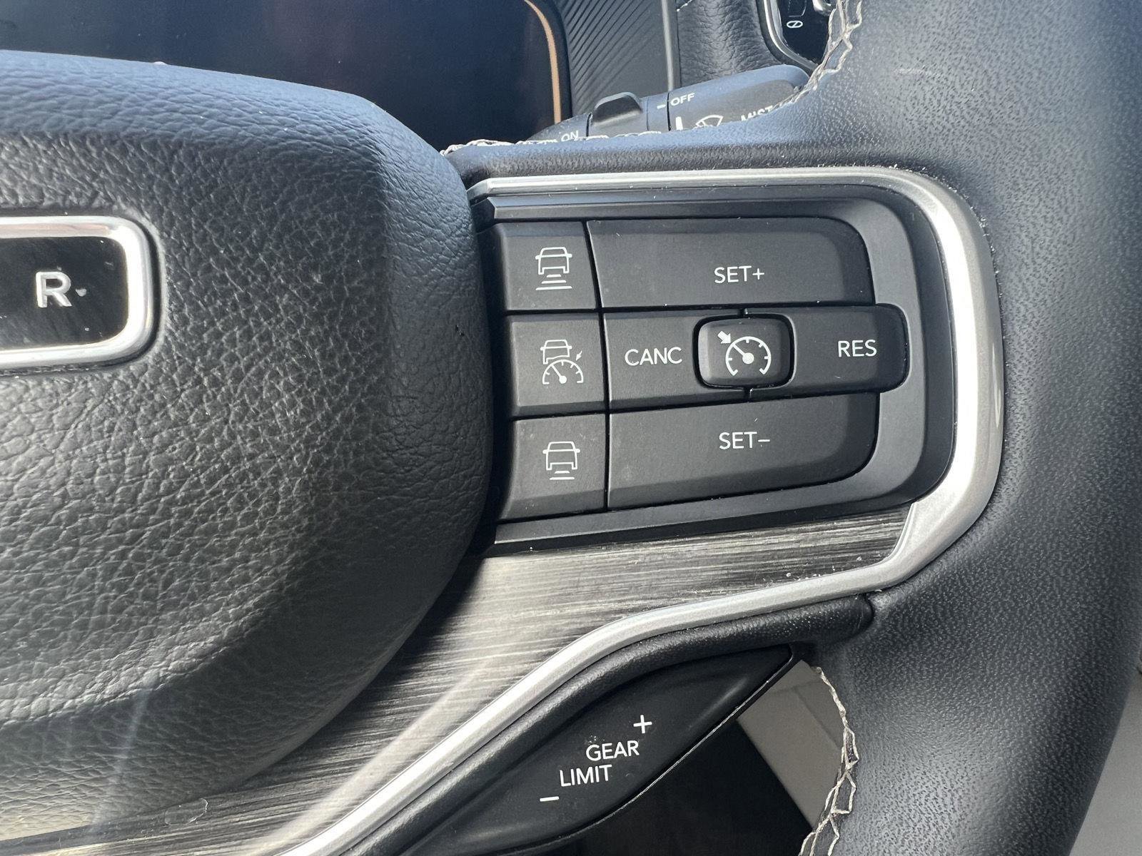 Used 2023 Jeep Wagoneer Series II AWD/4WD image 21