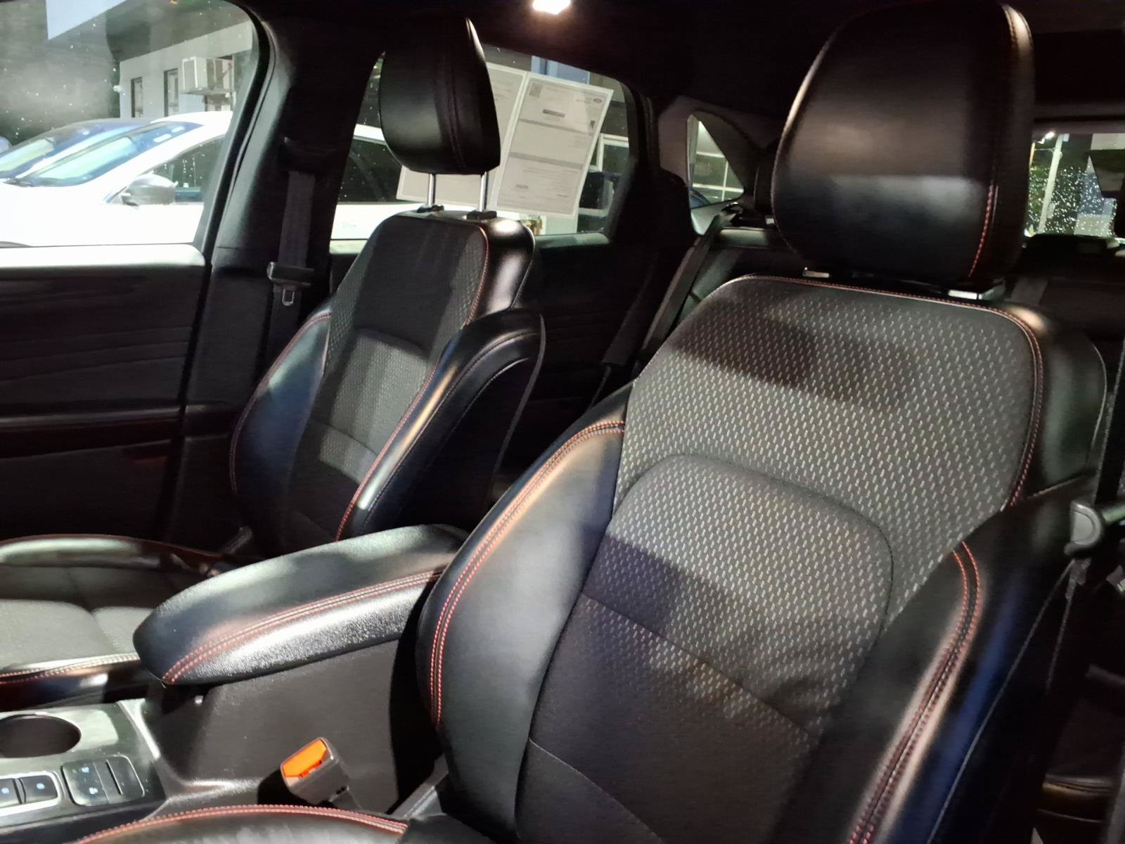 Certified 2025 Ford Escape ST-Line Select AWD/4WD image 12