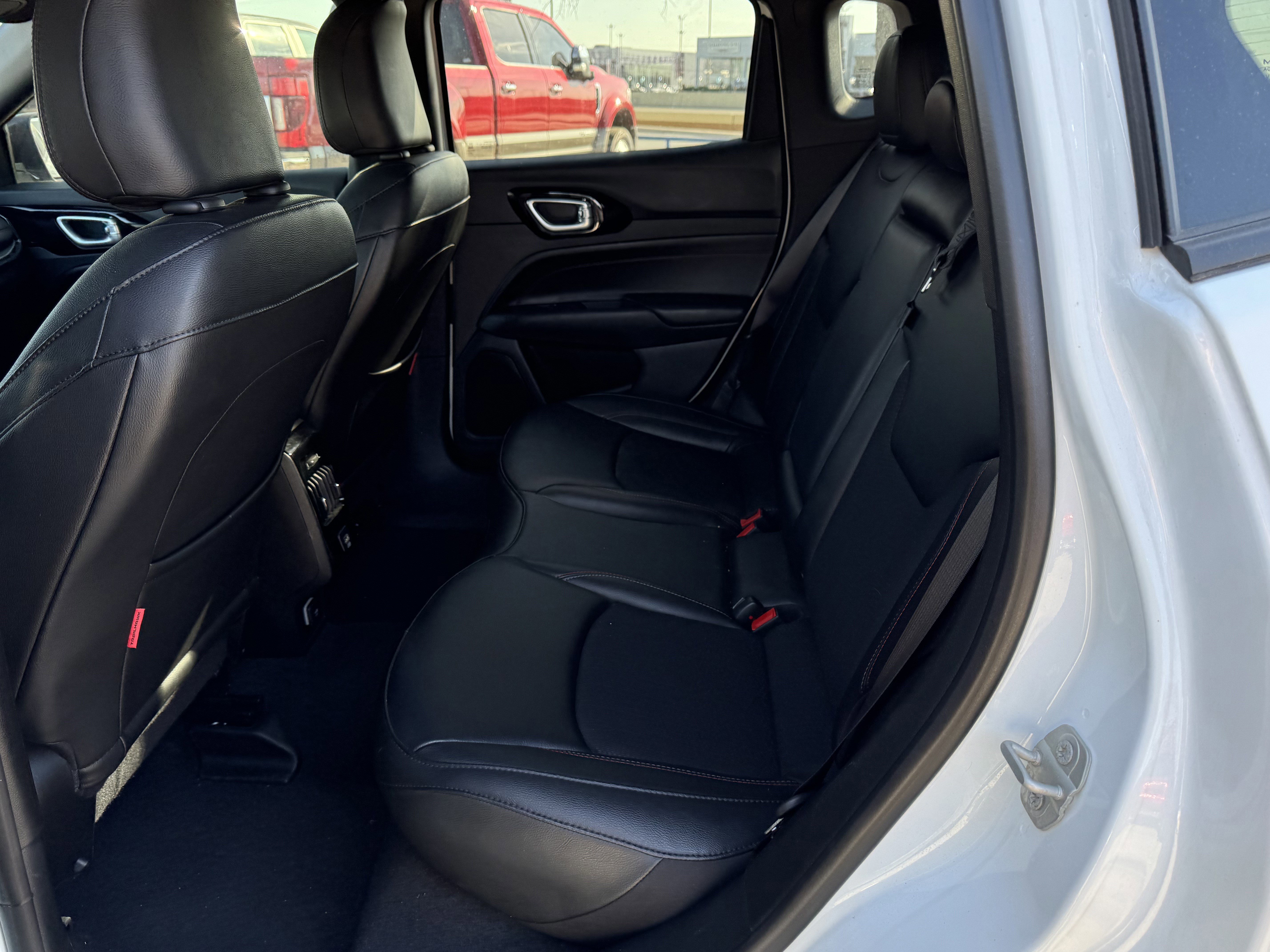 Used 2024 Jeep Compass Trailhawk image 11