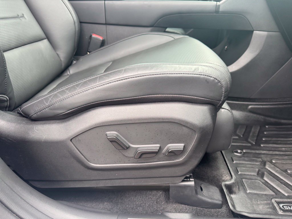 Used 2025 Hyundai Santa Fe Calligraphy AWD/4WD image 17