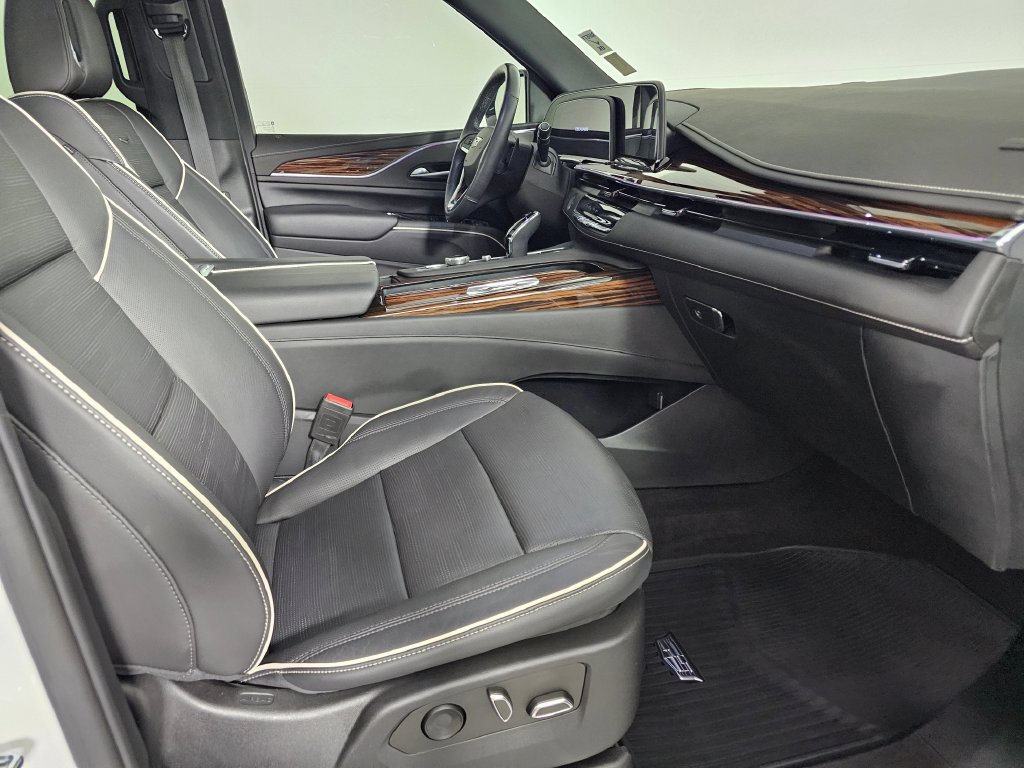 Used 2023 Cadillac Escalade Premium Luxury w/ LPO, Radiant Package AWD/4WD image 11
