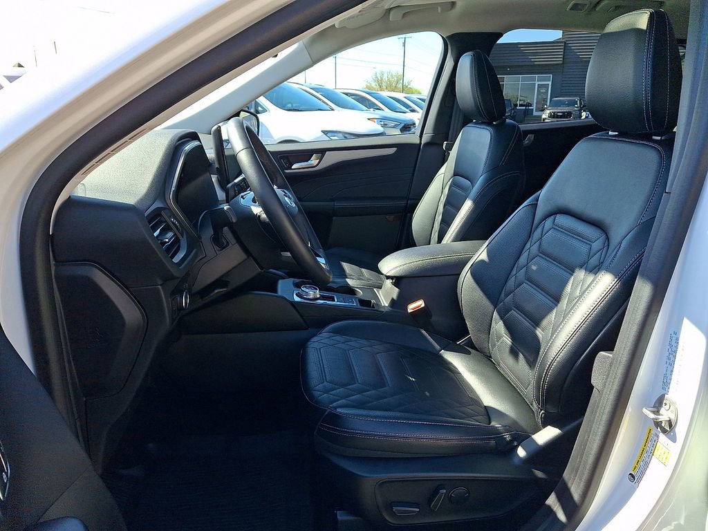 Certified 2024 Ford Escape Platinum w/ Premium Technology Package AWD/4WD image 14