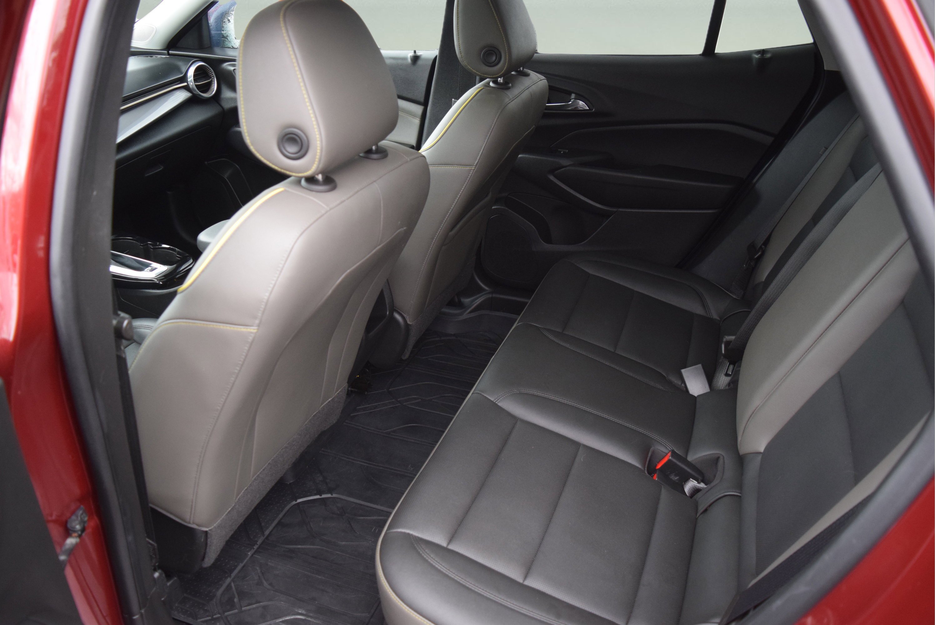 Used 2024 Chevrolet Trax ACTIV w/ Sunroof Package FWD image 9