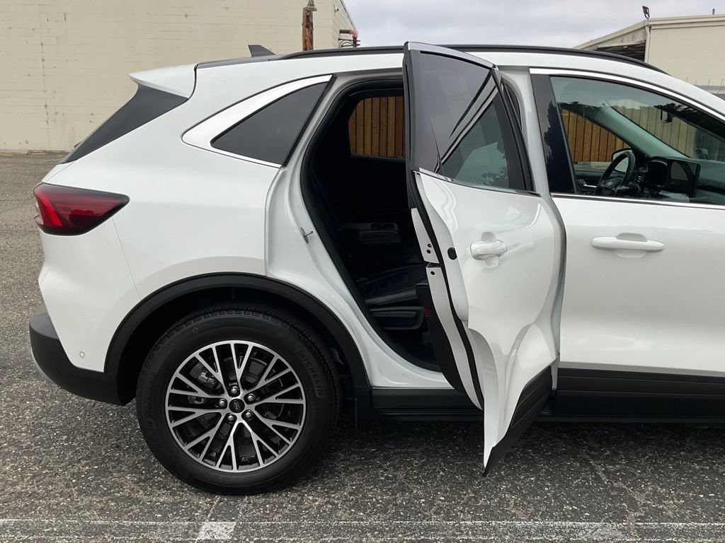 Certified 2024 Ford Escape SE w/ PHEV Premium Package FWD image 24