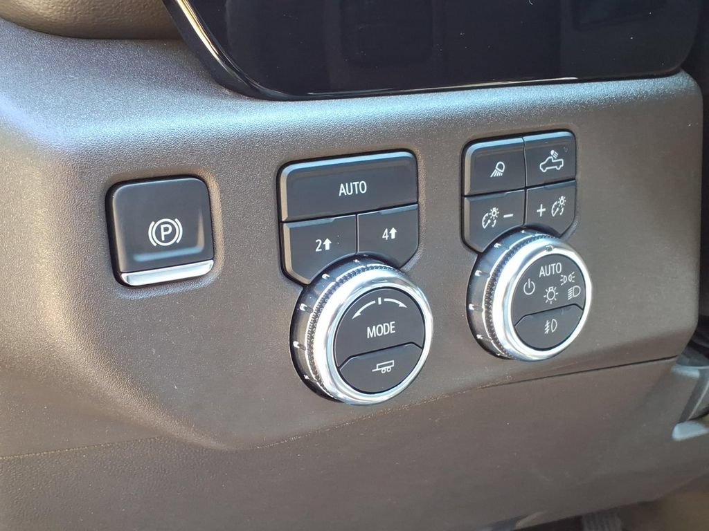 Used 2025 GMC Sierra 1500 SLT AWD/4WD image 25