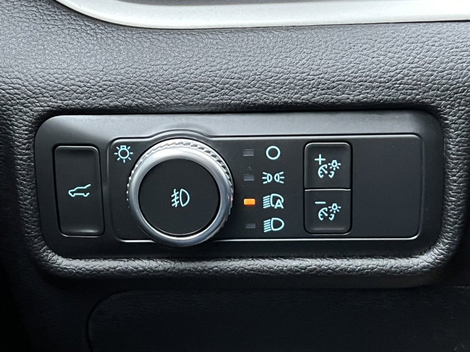 Certified 2022 Ford Explorer XLT w/ Equipment Group 202A image 18