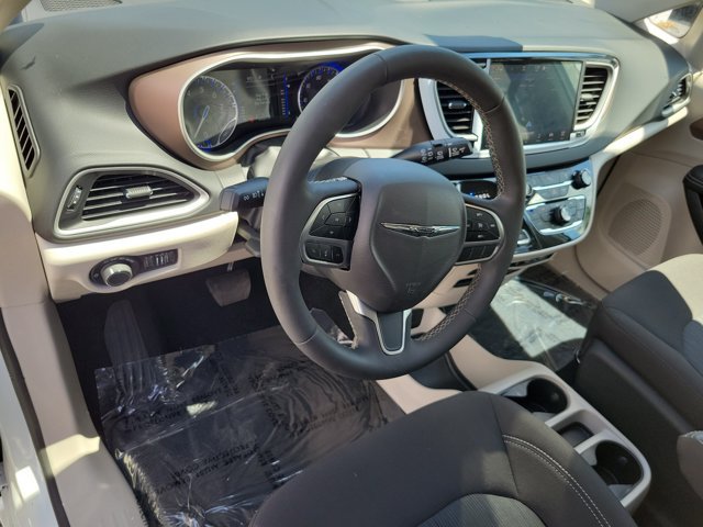 Used 2024 Chrysler Voyager LX FWD image 23