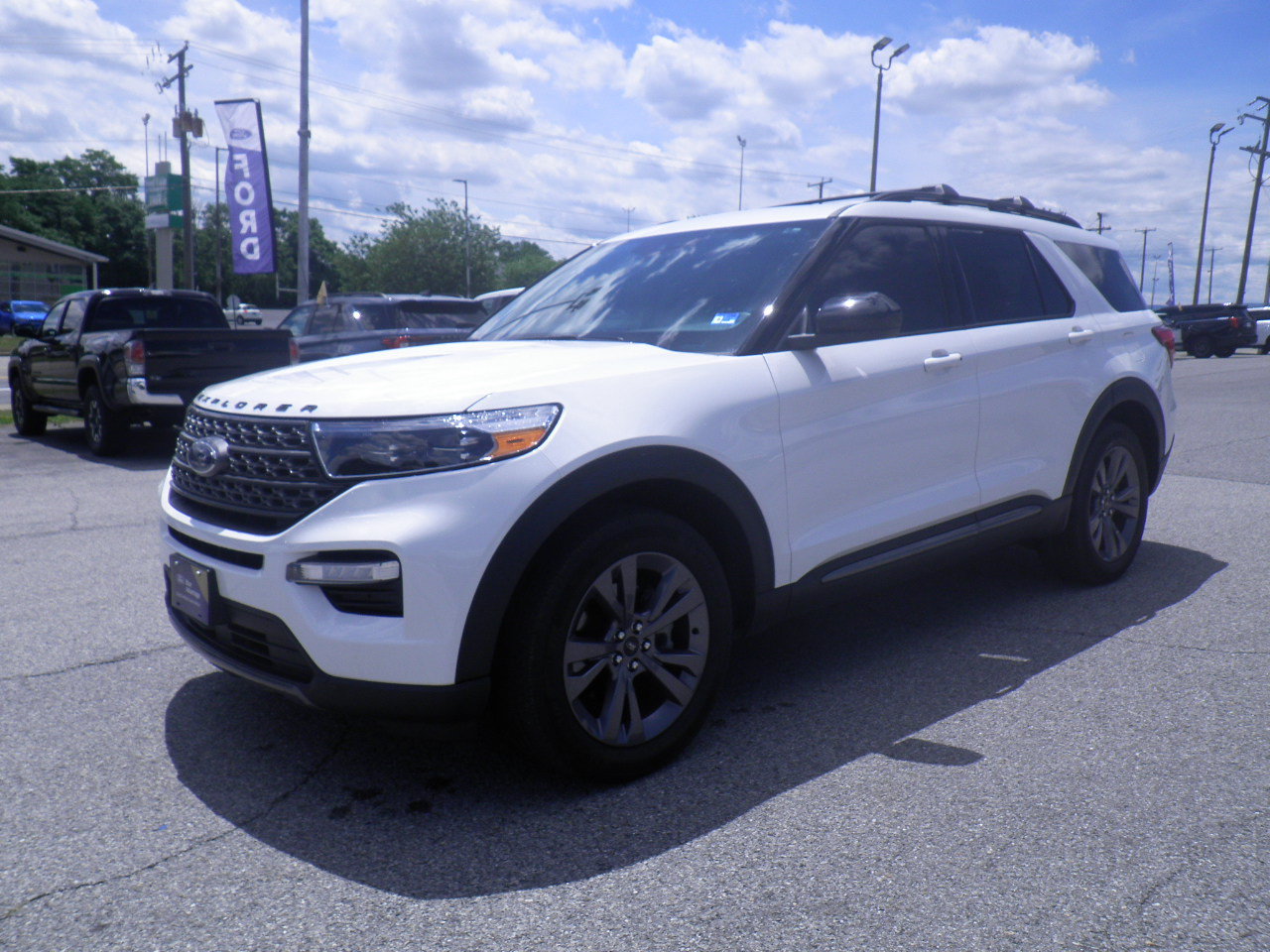 Certified 2024 Ford Explorer XLT w/ Equipment Group 202A AWD/4WD image 2