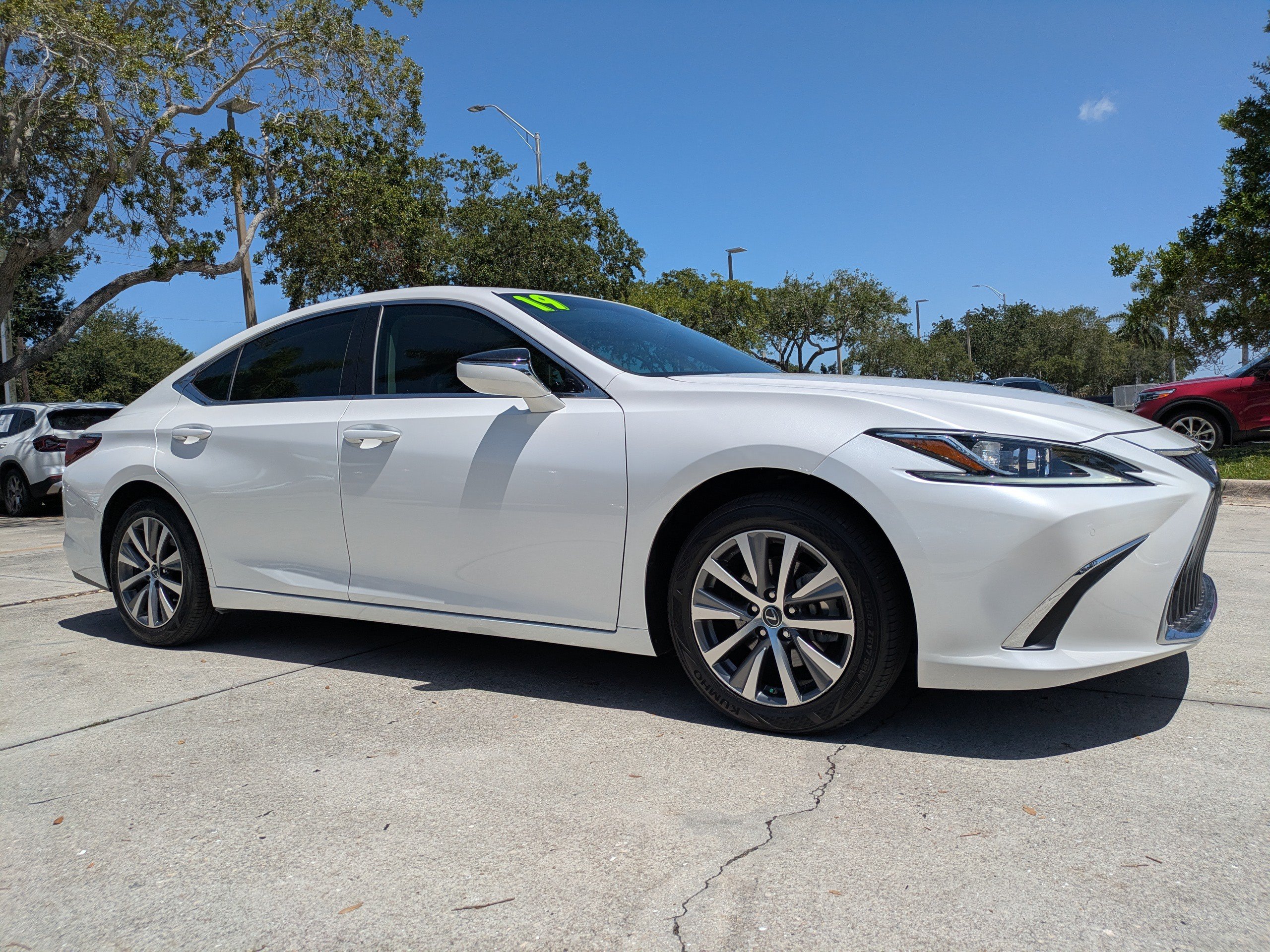 Used 2019 Lexus ES 350 FWD image 2