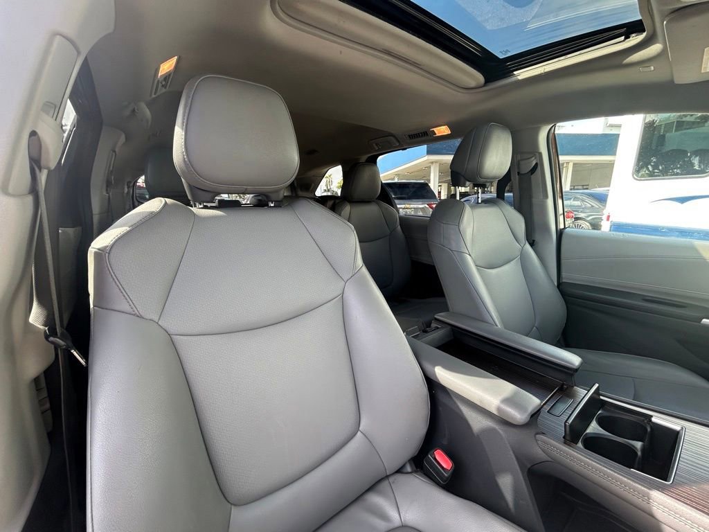 Used 2021 Toyota Sienna XLE image 27