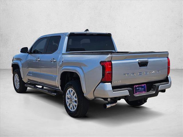 Used 2025 Toyota Tacoma SR5 AWD/4WD image 8