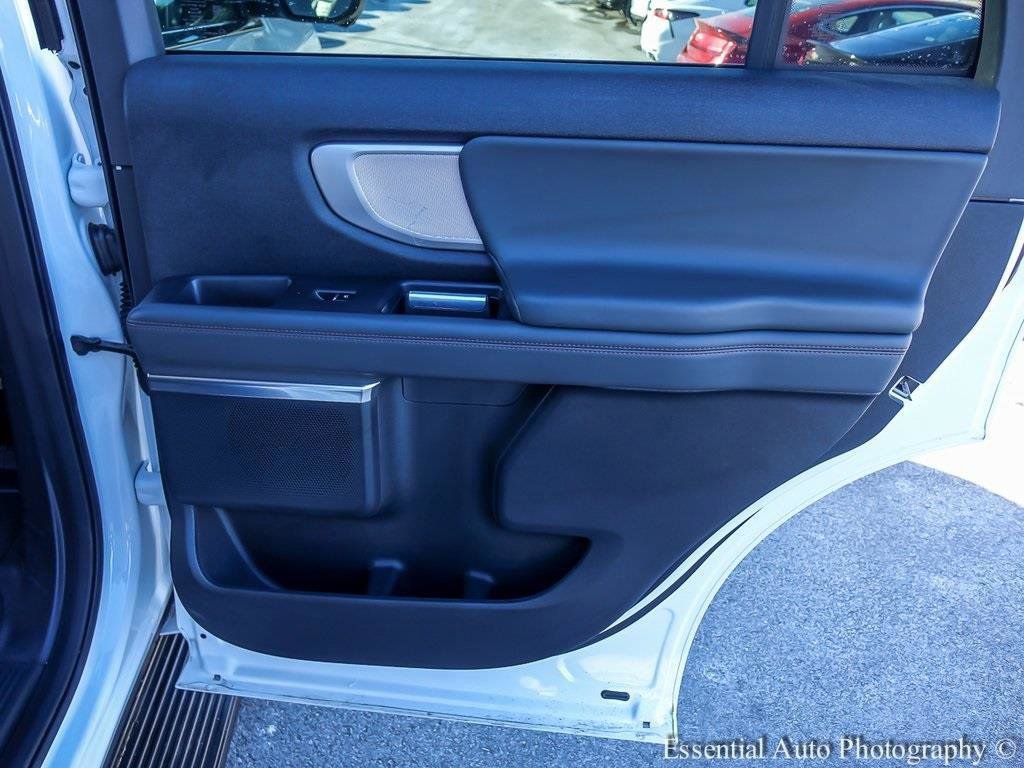 Certified 2025 Ford Expedition Active AWD/4WD image 27