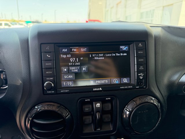 Used 2018 Jeep Wrangler Unlimited Rubicon AWD/4WD image 12