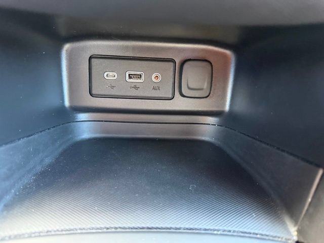 Used 2023 Chevrolet Equinox LT FWD image 23
