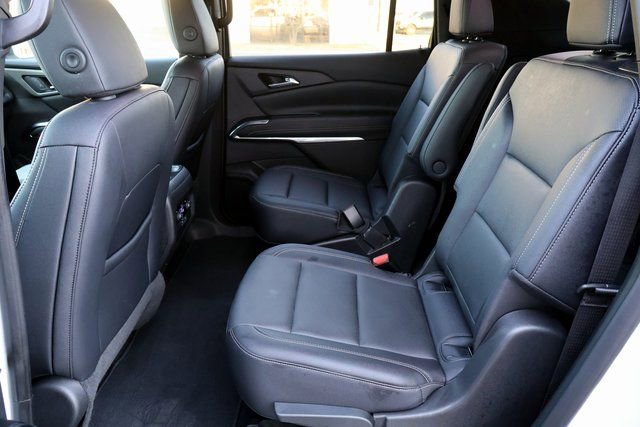 Used 2025 Chevrolet Traverse LT image 27