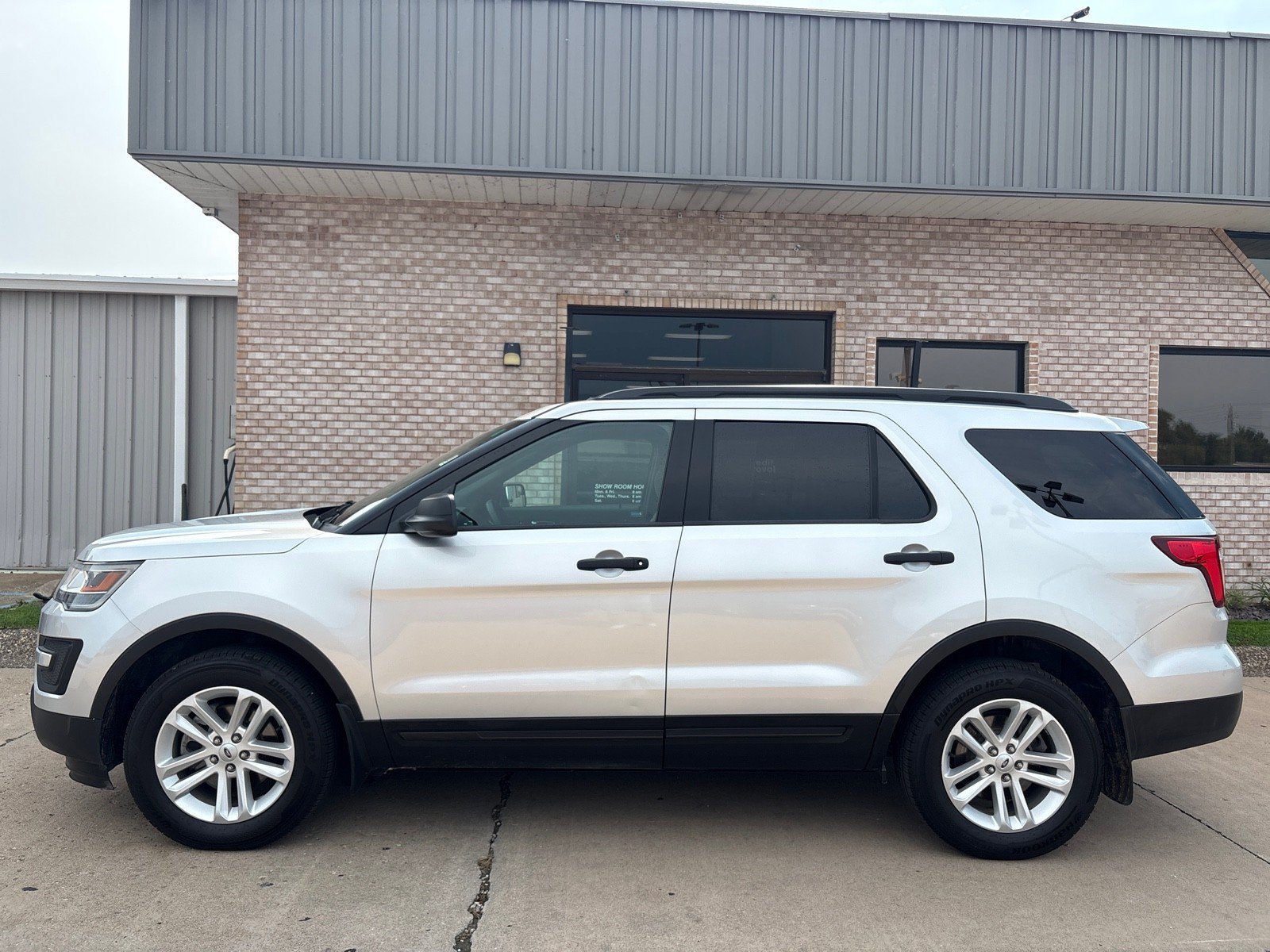 Certified 2017 Ford Explorer 4WD image 2