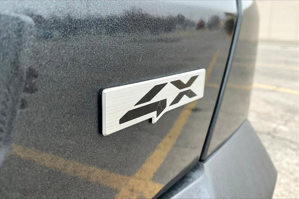 Used 2023 Kia Sorento LX image 10