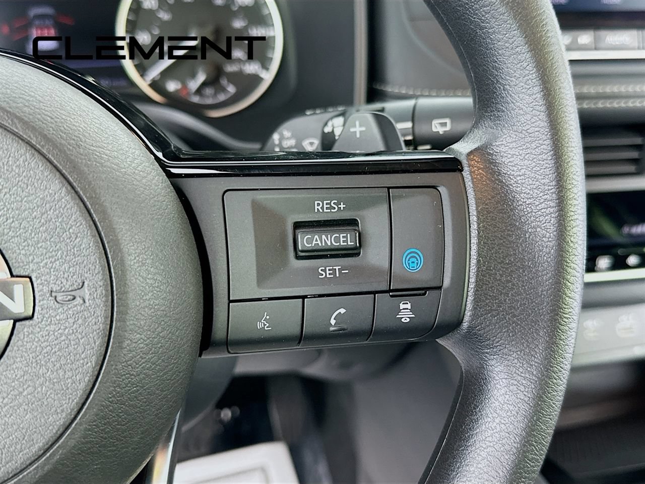 Used 2023 Nissan Rogue SV FWD image 17