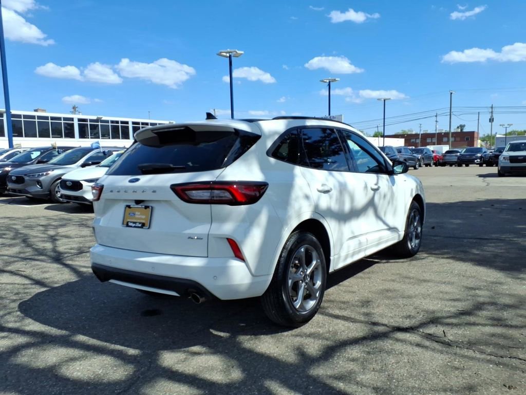 Certified 2024 Ford Escape ST-Line w/ Tech Pack #1 AWD/4WD image 5