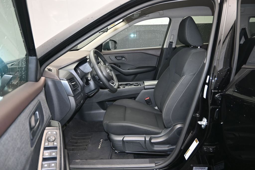 Used 2023 Nissan Rogue S AWD/4WD image 13