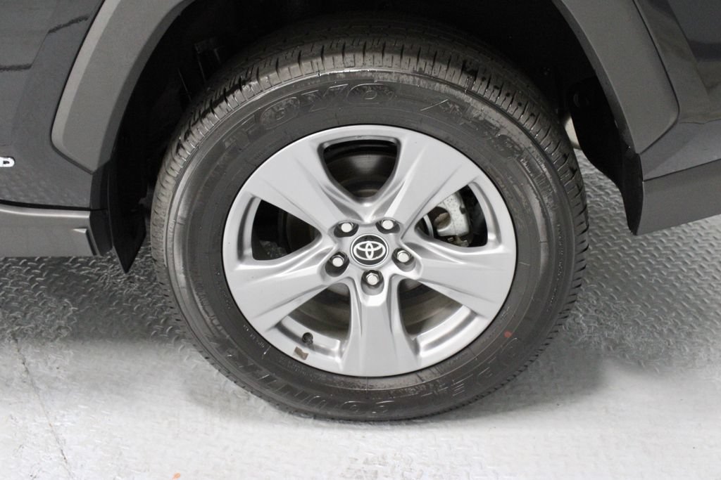 Used 2025 Toyota RAV4 LE AWD/4WD image 18