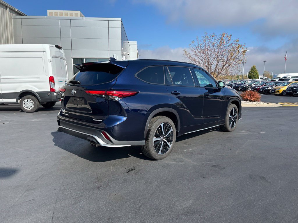 Used 2021 Toyota Highlander XSE AWD/4WD image 6