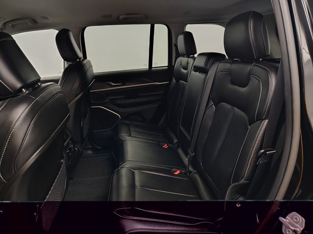 Used 2023 Jeep Grand Cherokee Limited AWD/4WD image 27