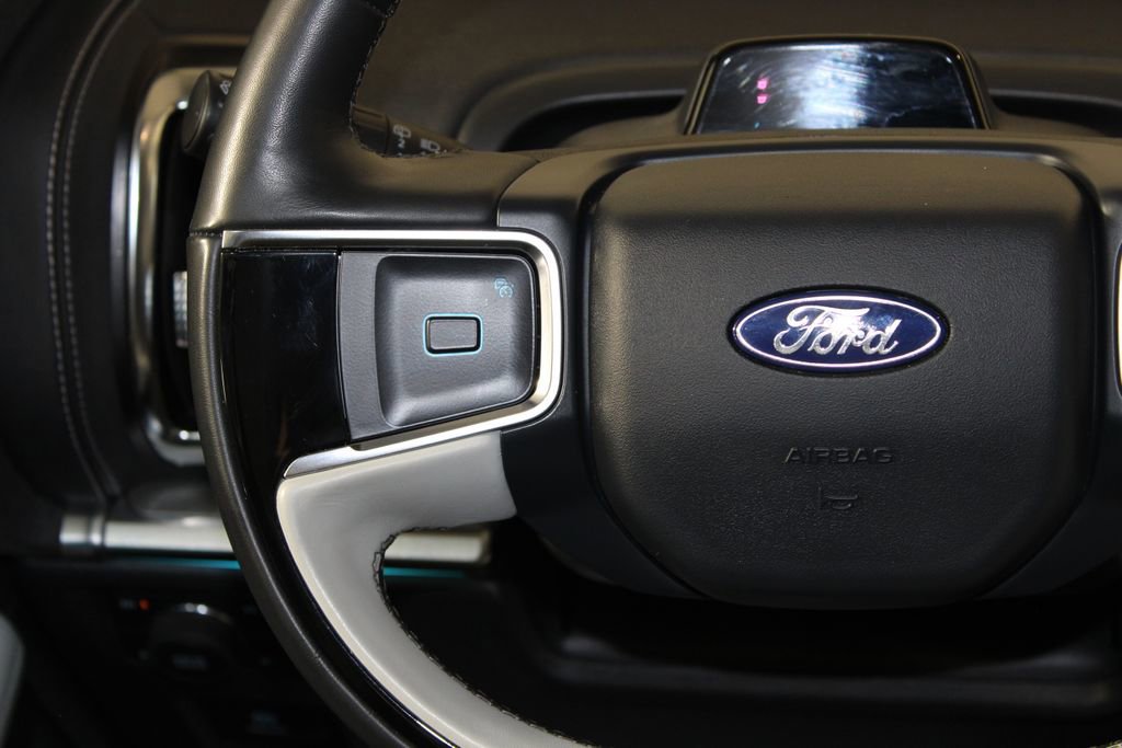 Certified 2025 Ford Expedition Platinum image 18