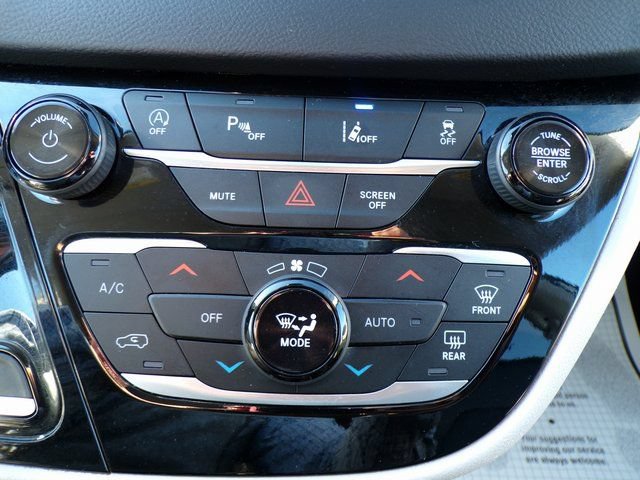 Used 2024 Chrysler Pacifica Touring-L FWD image 28