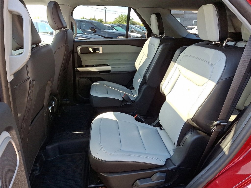 Certified 2021 Ford Explorer XLT w/ Equipment Group 202A image 9