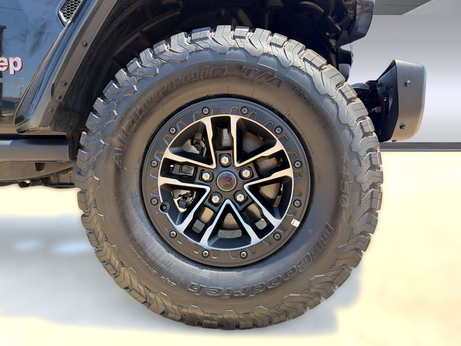 Used 2025 Jeep Wrangler Unlimited Rubicon AWD/4WD image 11