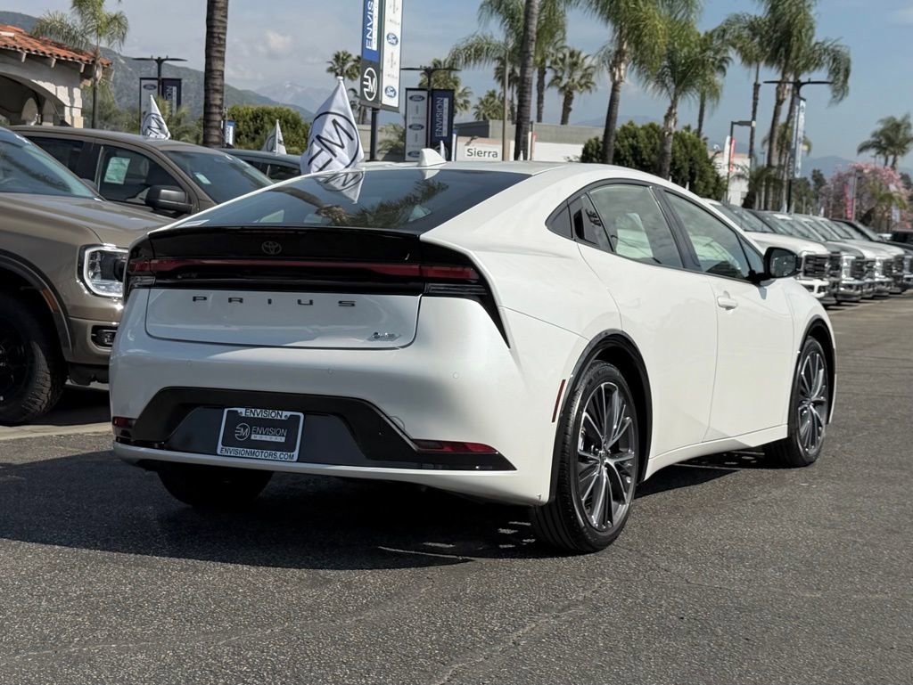Used 2025 Toyota Prius XLE image 9