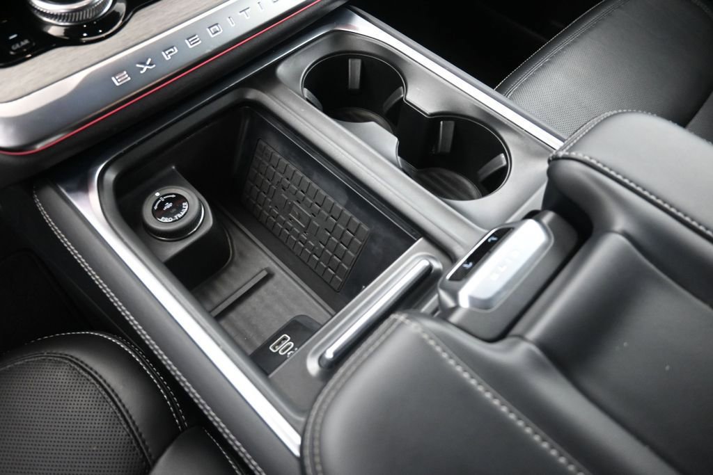 Certified 2025 Ford Expedition Platinum AWD/4WD image 30