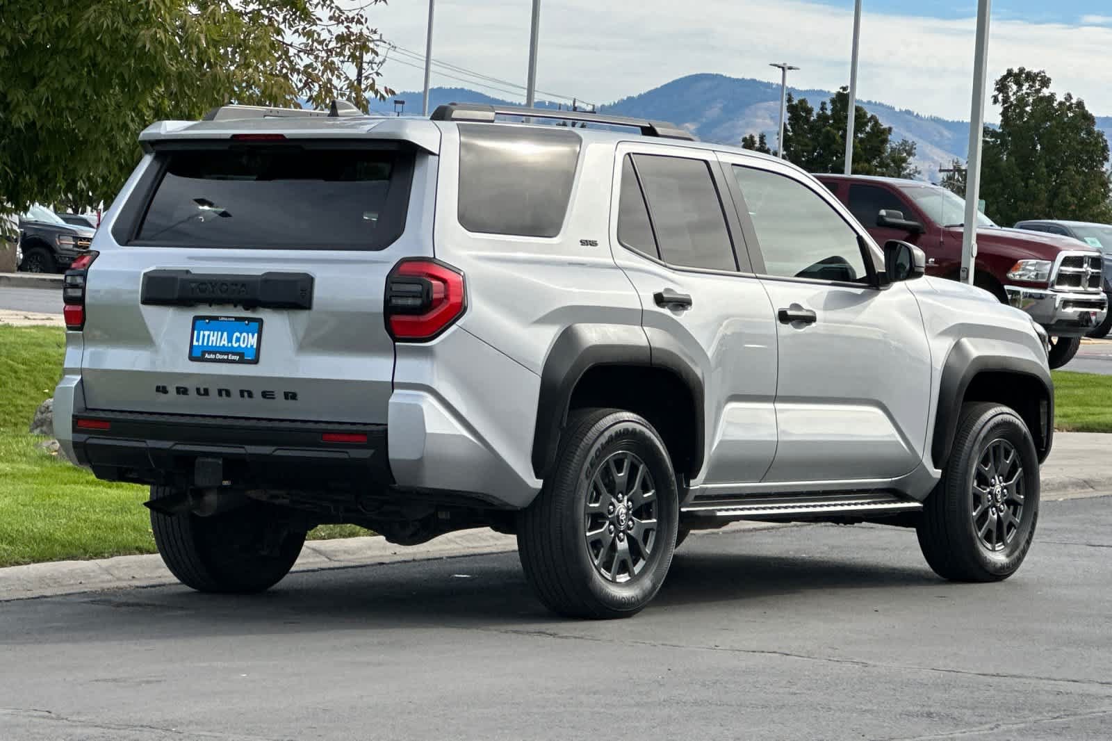 Used 2025 Toyota 4Runner SR5 AWD/4WD image 2