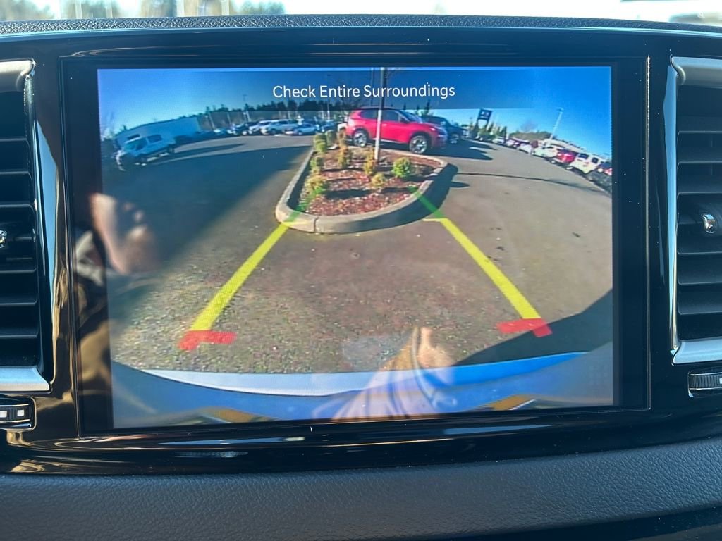 Used 2024 Chrysler Pacifica Touring-L image 29