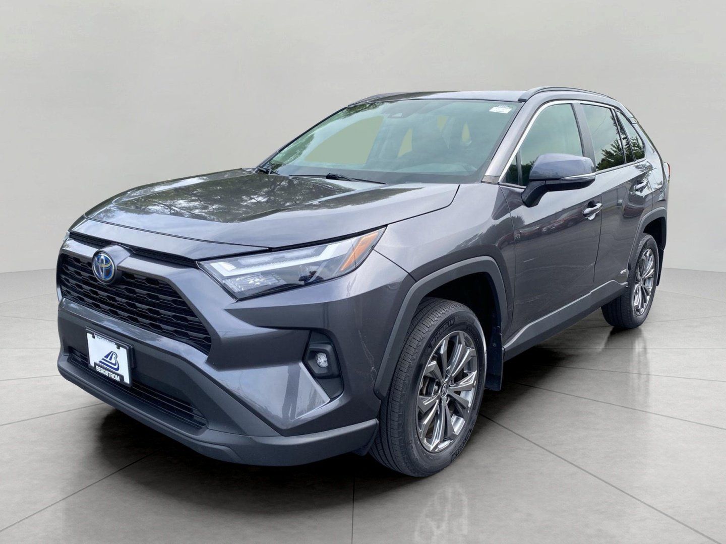 Used 2022 Toyota RAV4 XLE Premium AWD/4WD image 1