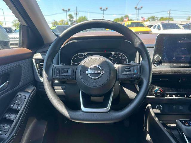 Used 2022 Nissan Rogue SV AWD/4WD image 14
