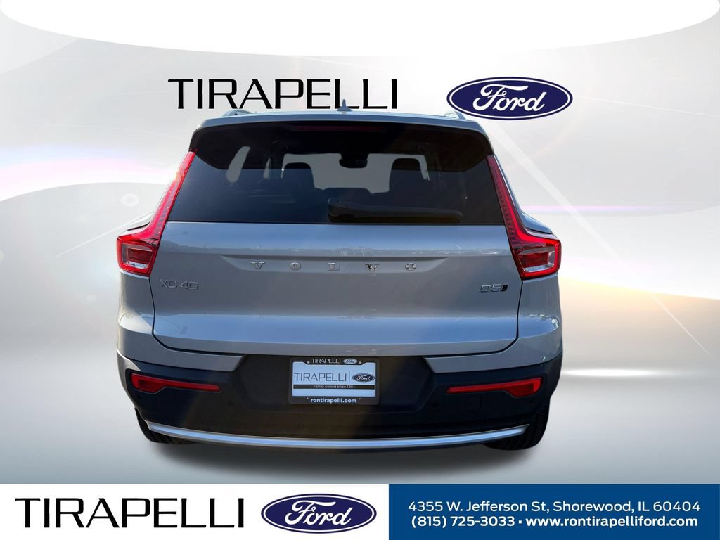 Used 2025 Volvo XC40 B5 Plus AWD/4WD image 9