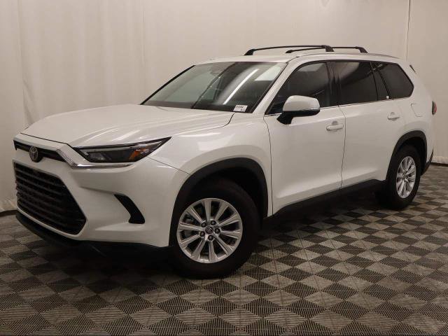 Used 2024 Toyota Grand Highlander XLE image 3