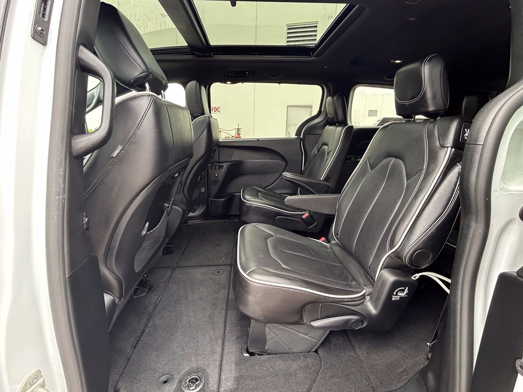 Used 2026 Chrysler Pacifica Limited FWD image 35