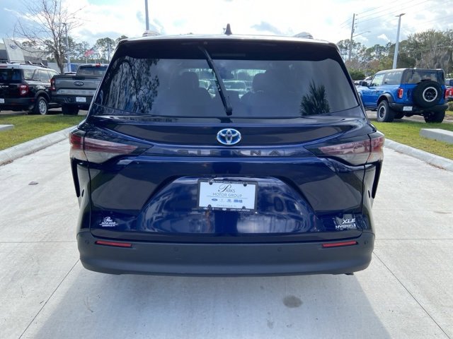 Used 2024 Toyota Sienna XLE image 5