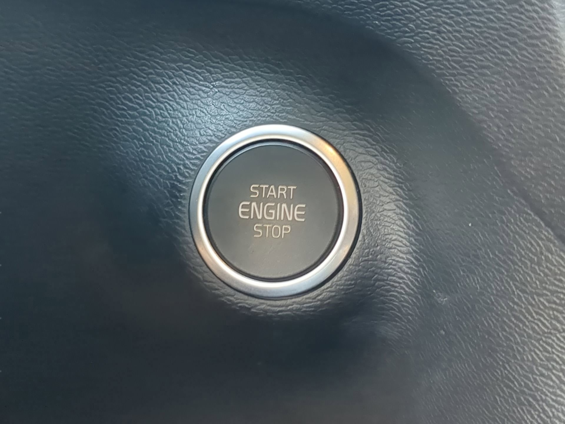 Used 2023 Volvo XC40 B5 Plus w/ Protection Package Premier image 69