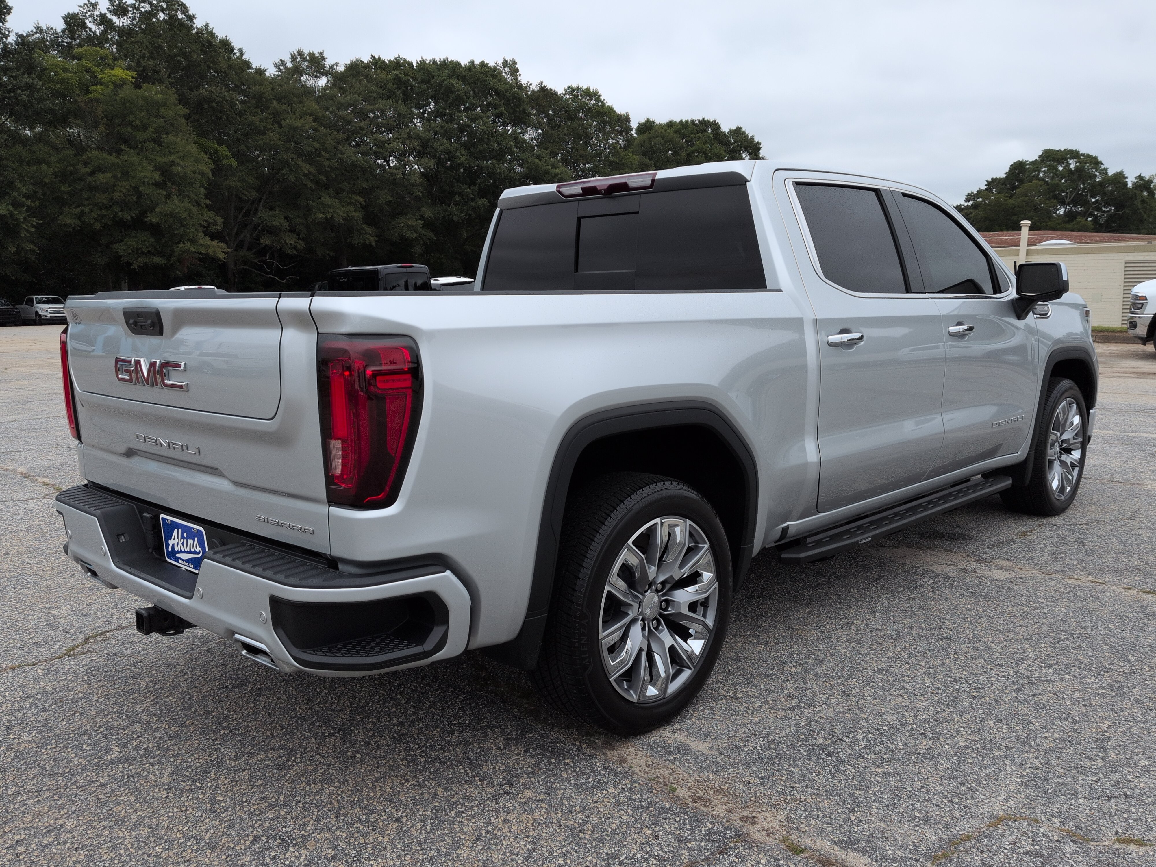 Used 2022 GMC Sierra 1500 Denali AWD/4WD image 3