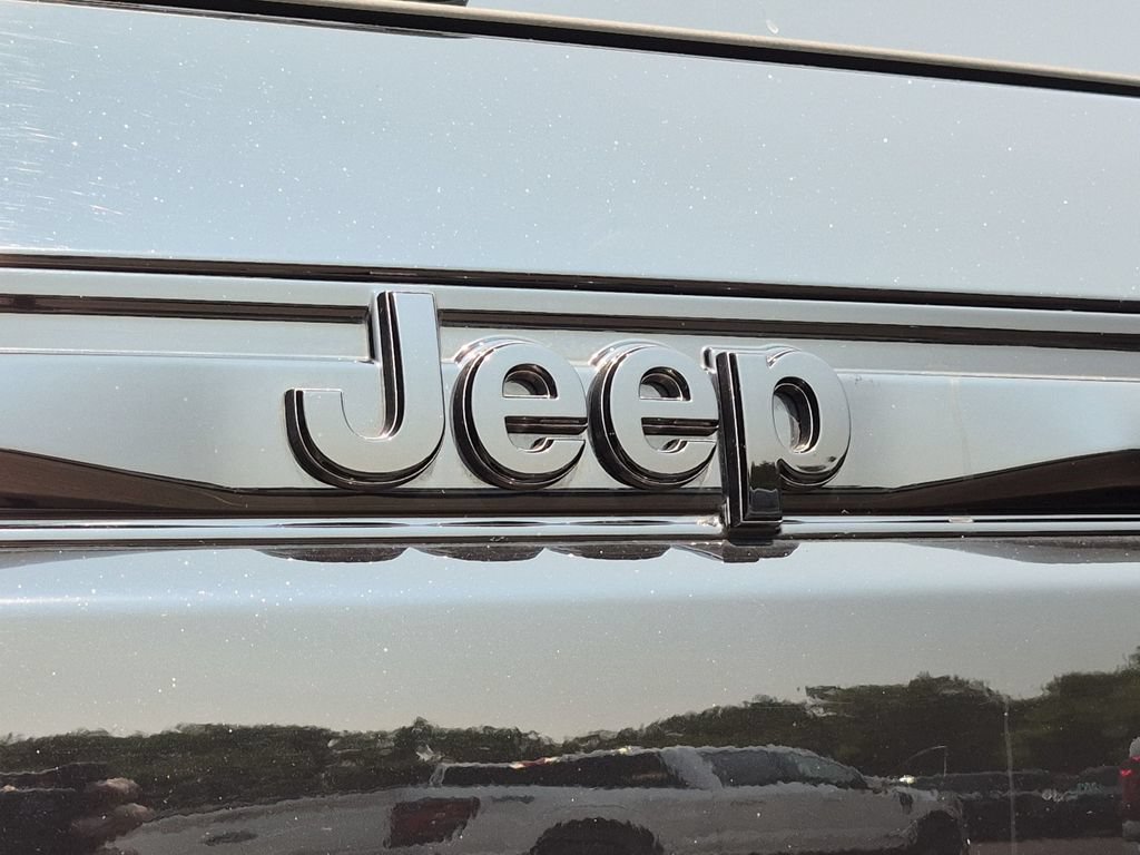 Used 2024 Jeep Grand Cherokee Altitude AWD/4WD image 35
