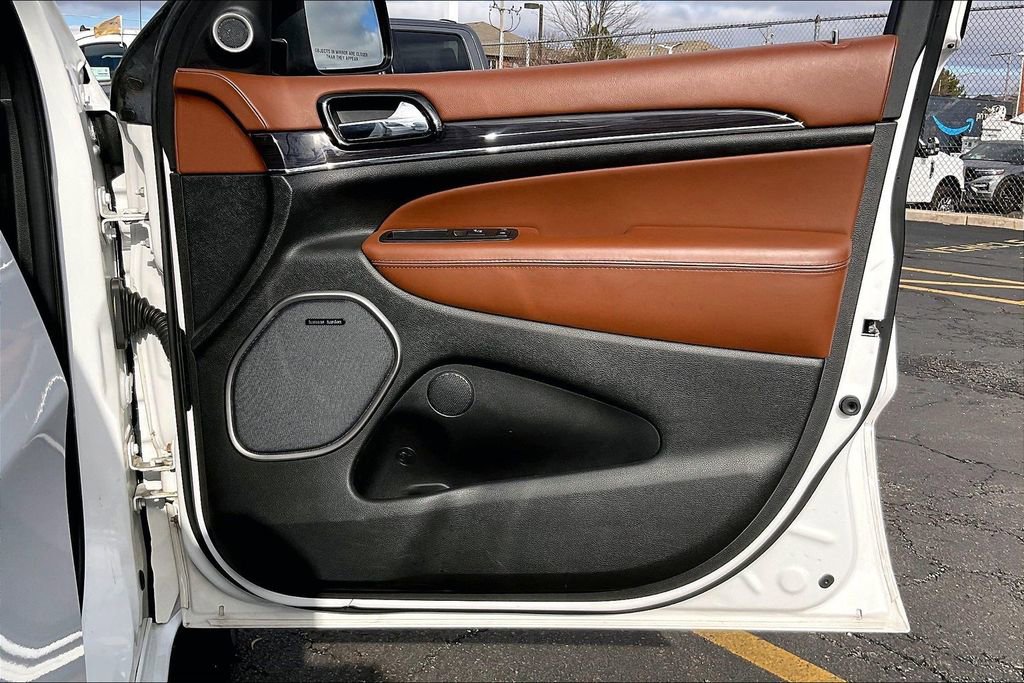 Used 2021 Jeep Grand Cherokee Overland AWD/4WD image 22